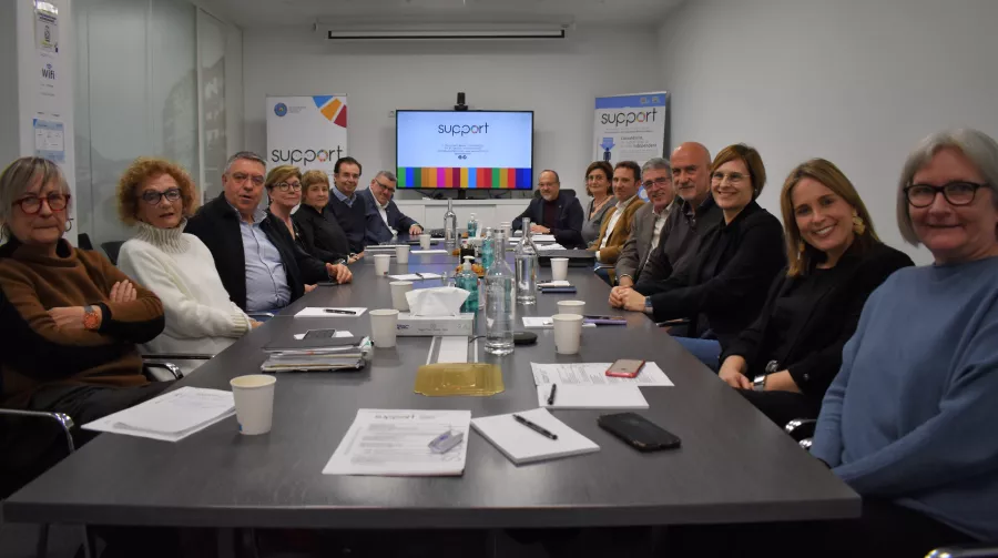 Taula de treball dels representants de Support-Girona i l'IAS amb el conseller de Drets Socials i el seu equip