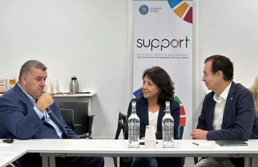 Director de Support-Girona, presidenta Parlament, i president de Support-Girona conversant