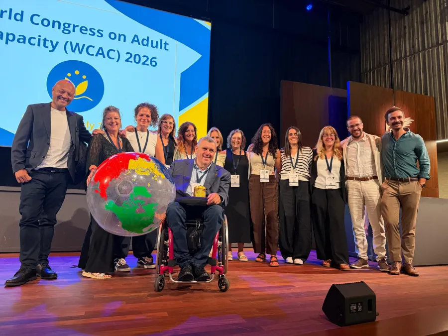 Grup Support-Girona prenent el relleu del congrés a l'escenari