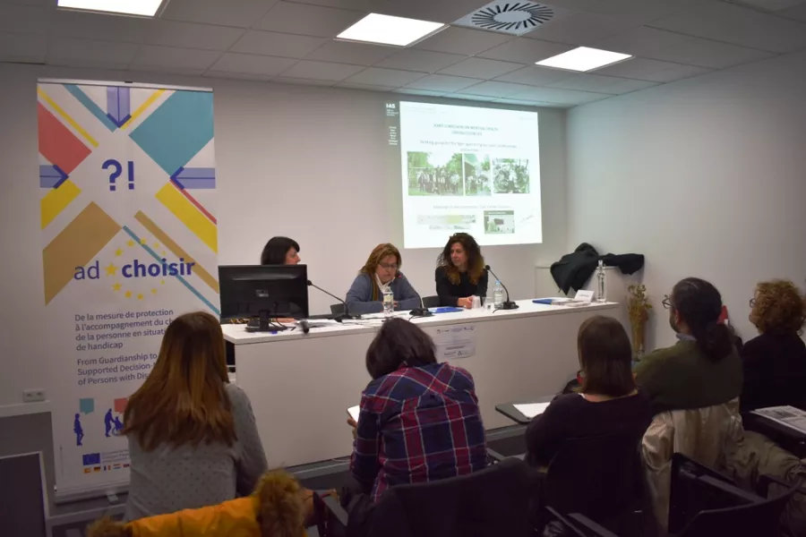 Persones amb discapacitat presenten a la Fundació Support els projectes que els donen veu