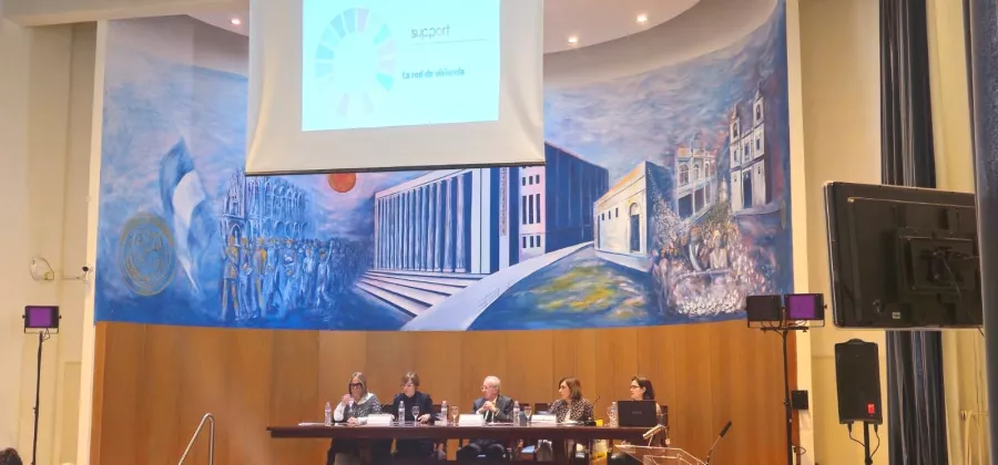 La directora tècnica de l’organització, Glòria Cerrato, i la cap de Formació i Comunicació, Núria Pi, presenten la ponència “El camí cap a la vida independent: Desenvolupament de serveis d'àmbit comunitari i gestió de suports”.