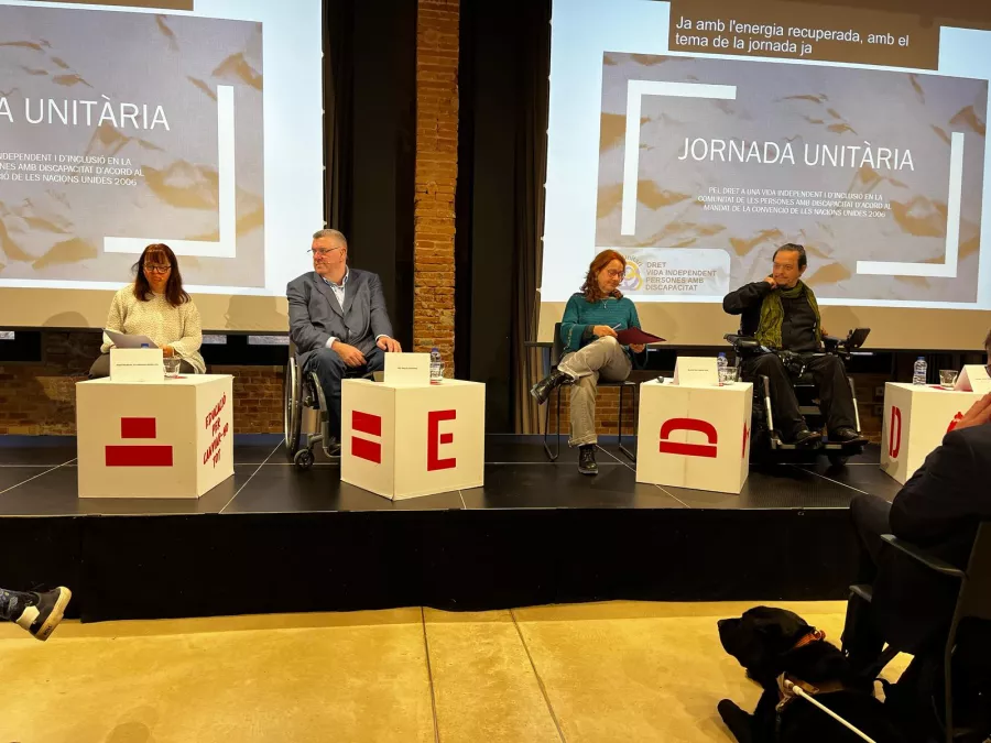 Escenari de la taula de debat
