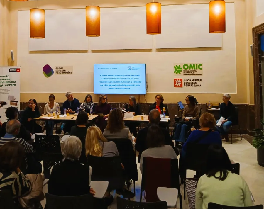 Moment de la roda de premsa per presentar l’informe “Radiografia d’un dret incomplert” 