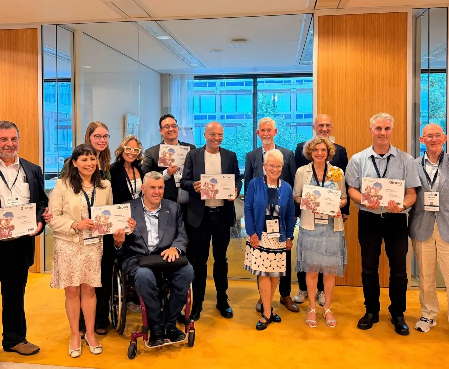 Membres del Comitè assessor internacional i representants de Support-Girona mostren la candidatura 