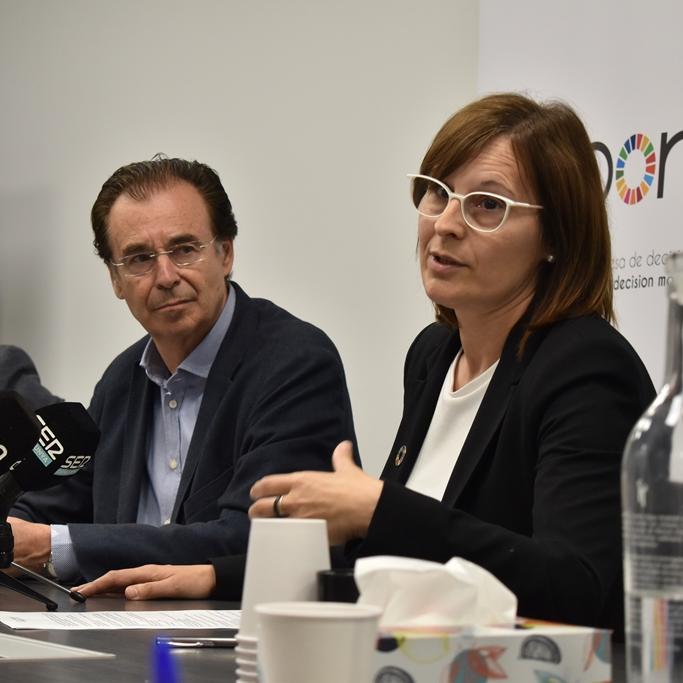 Durant la roda de premsa. D'esquerra a dreta, Martí Masferrer, patró de Support-Girona, Pere Cornellà, president, i Glòria Cerrato, directora tècnica.
