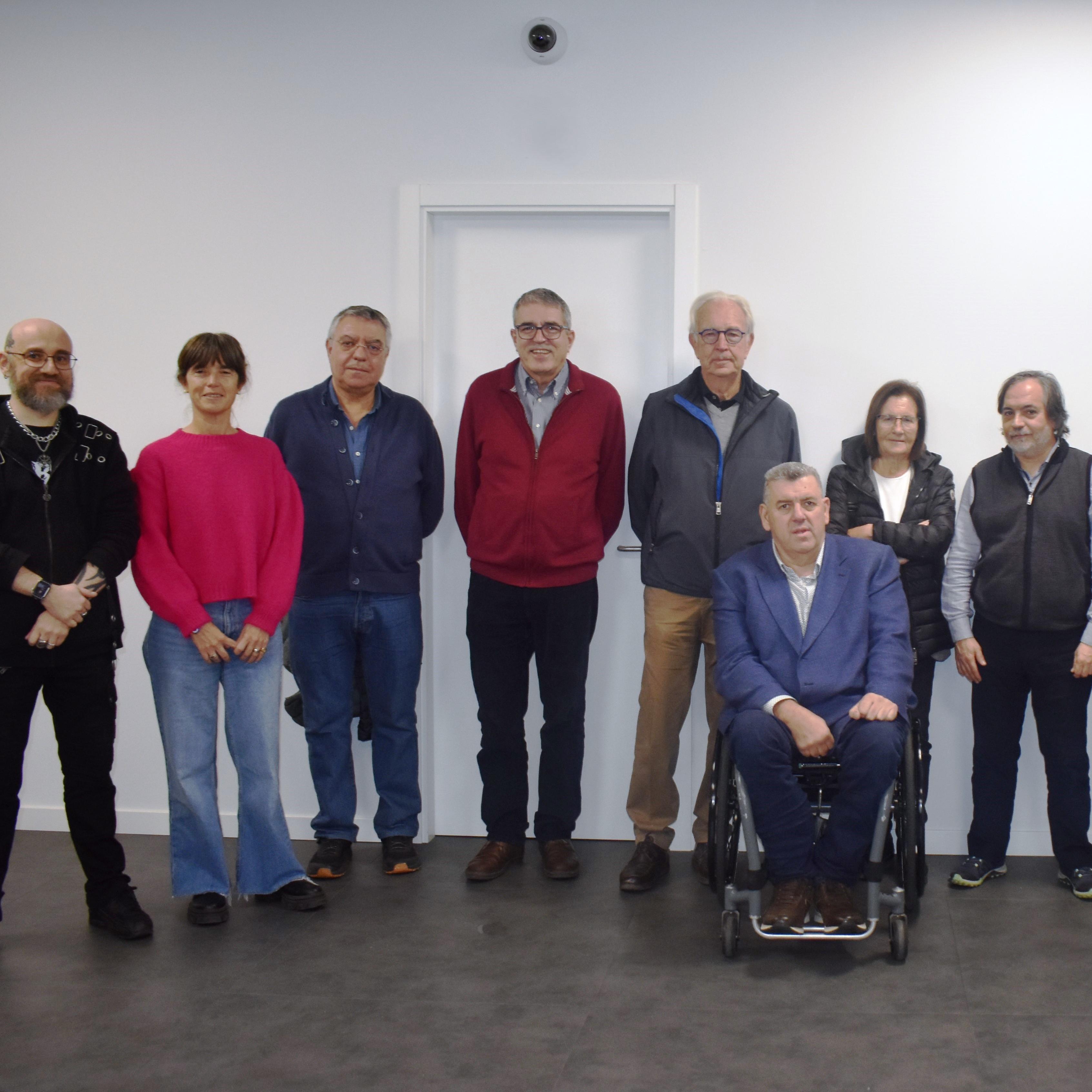Representants de l'IAS, Fundació Drissa i Support-Girona amb el nucli de treball del projecte i les representants del Hub d'Innovació Social i Sanitària de Catalunya	
