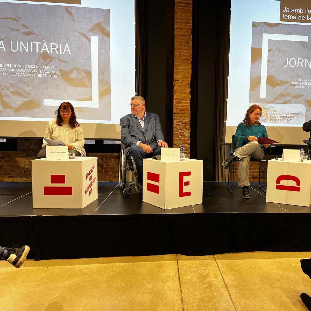 Escenari de la taula de debat