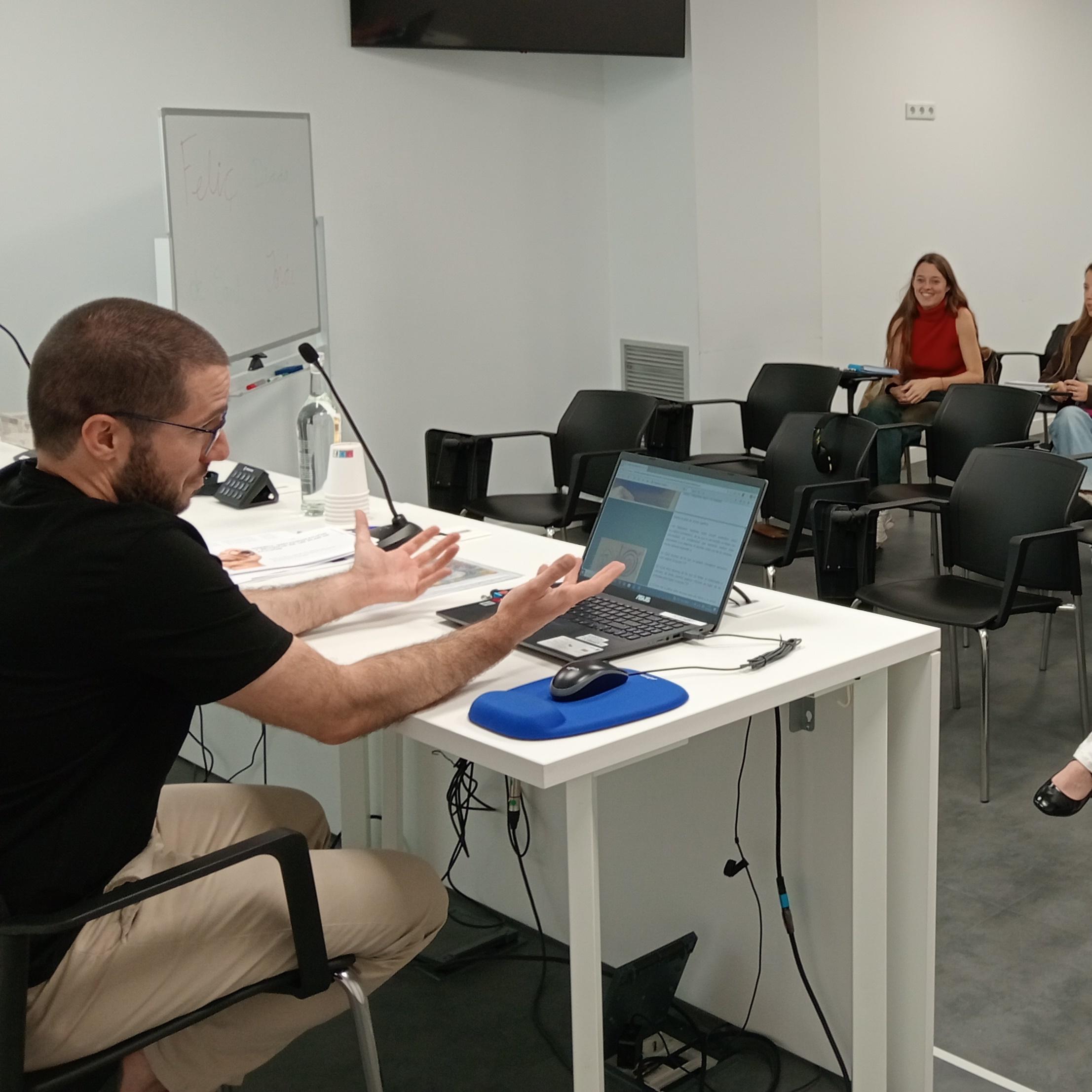 Una de les sessions formatives del projecte Digit2Me celebrades a Support-Girona